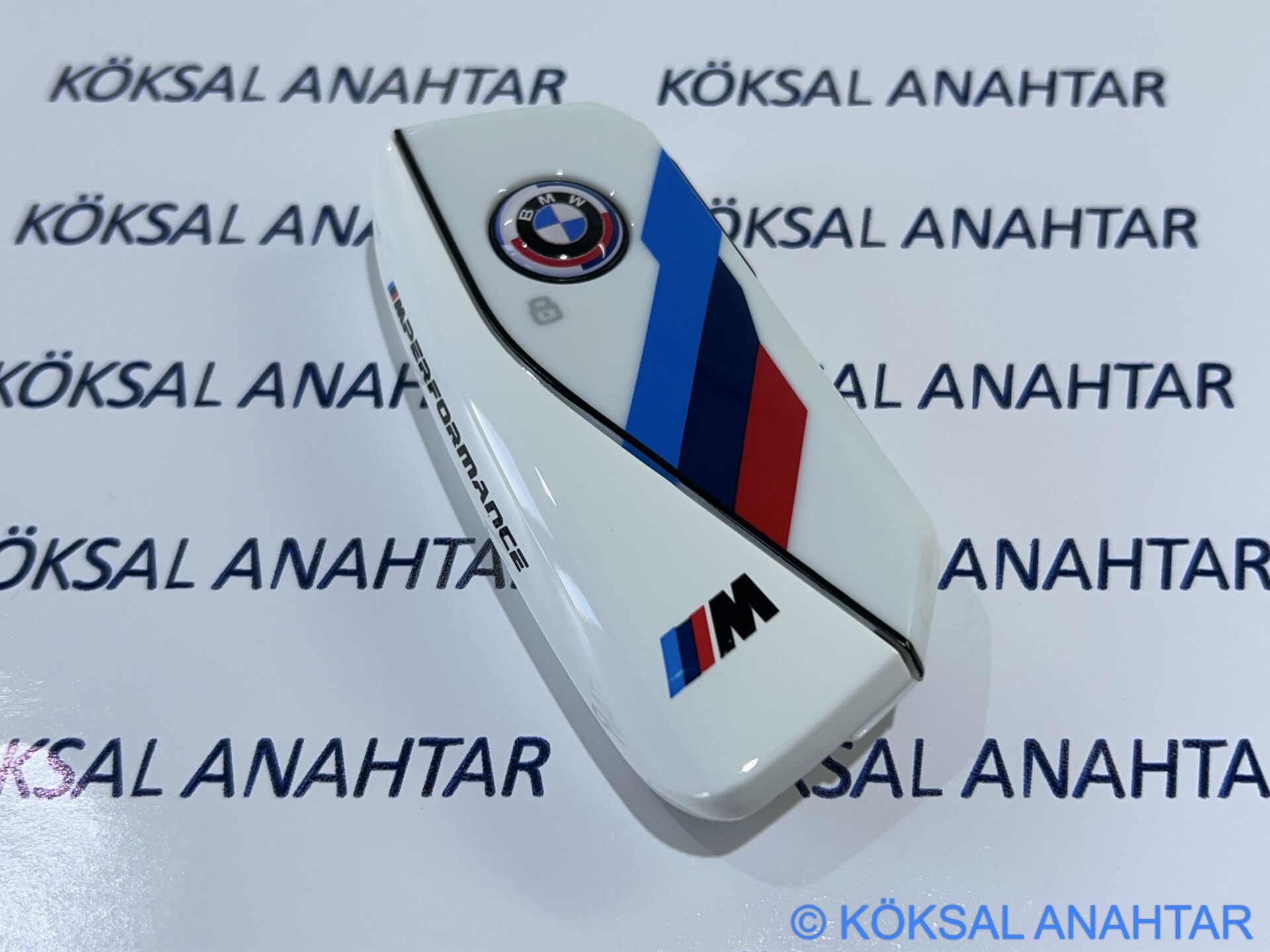BMW Yeni Nesil M Performance White Smart Anahtar Kabı - 1, 3, 4, 5, 7 Serisi, X, iX ve i Serileri (2021-2025)